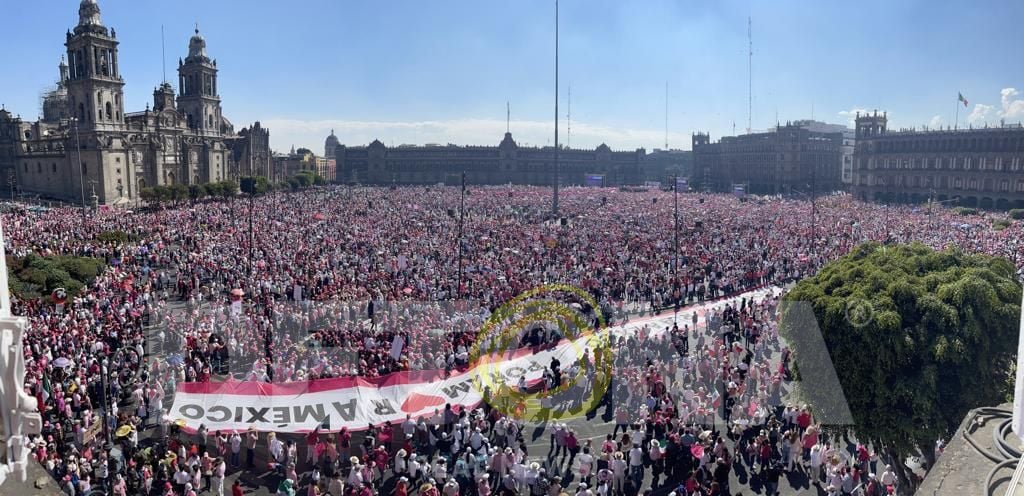 AMLO prometió que si la oposición llenaba el Zócalo, se iba. Aquí está el Zócalo lleno. ¿Cuándo se va, señor presidente?